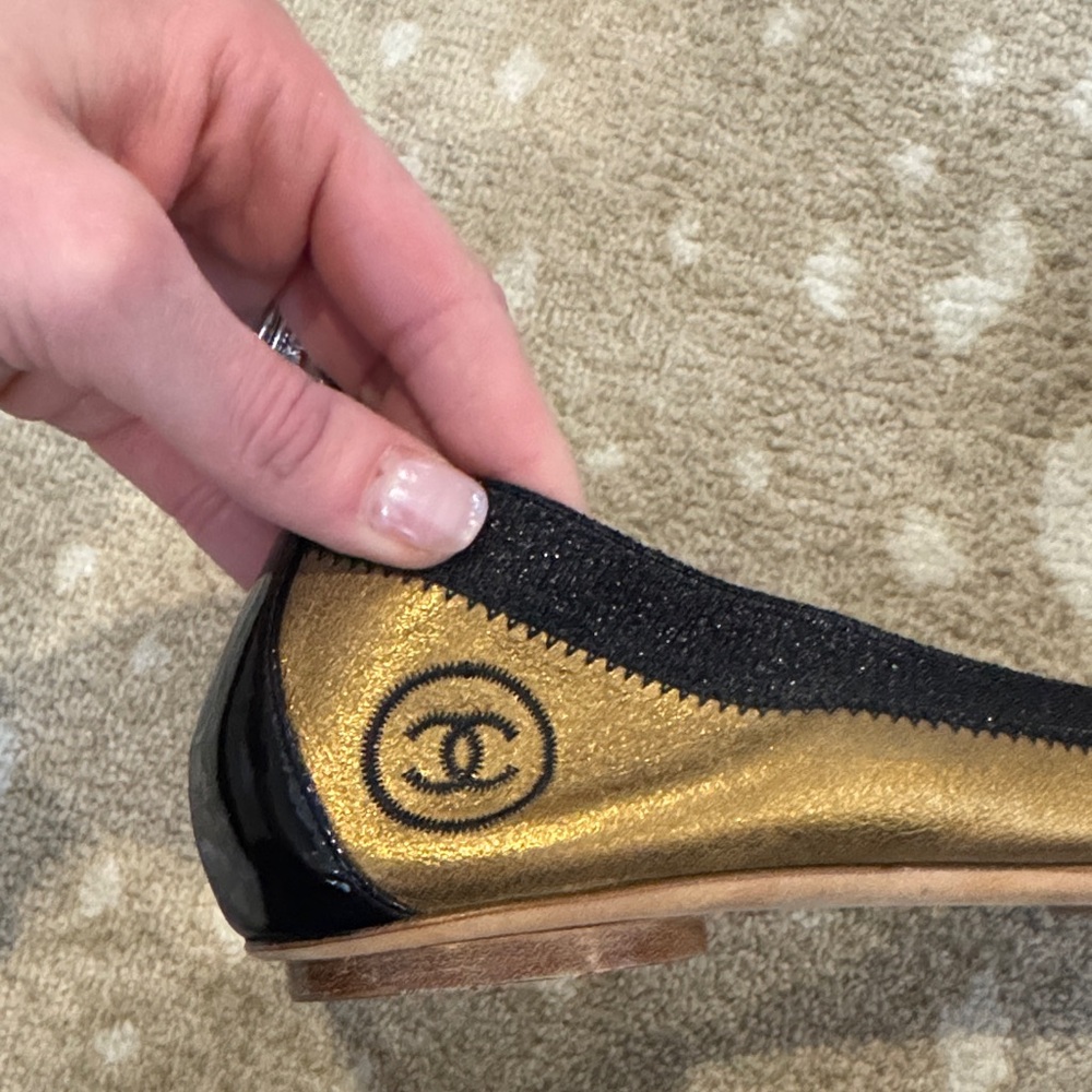 CHANEL Women's Gold and Black Flats - Picture 2 of 6
